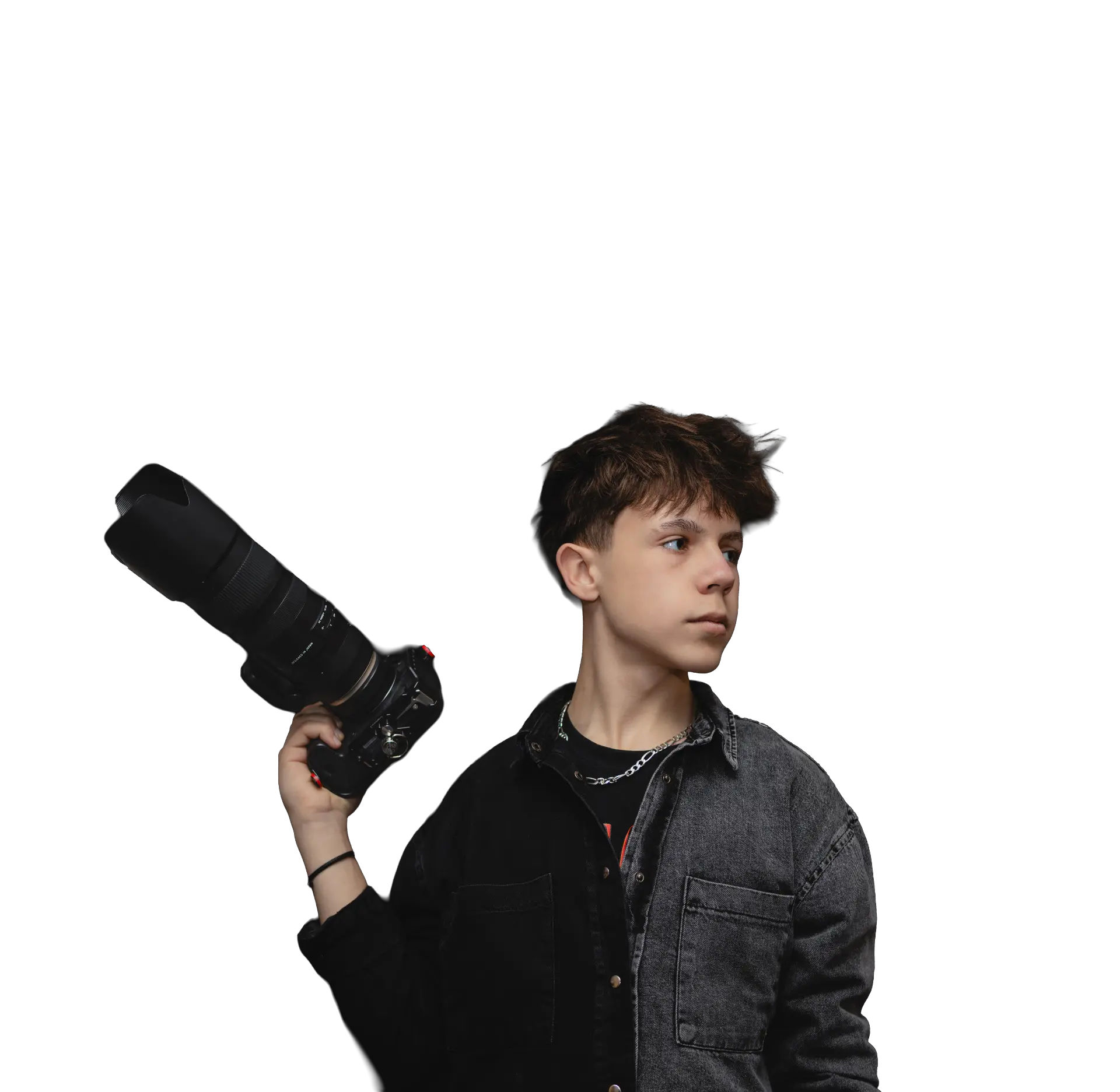 Michal Mrlina s fotoaparátem v ateliéru